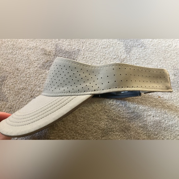 Nike visor like new - Picture 4 of 5